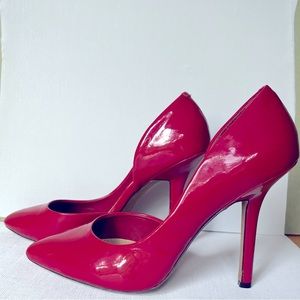 🔥🔥🔥 Eye catching BCBG stilettos